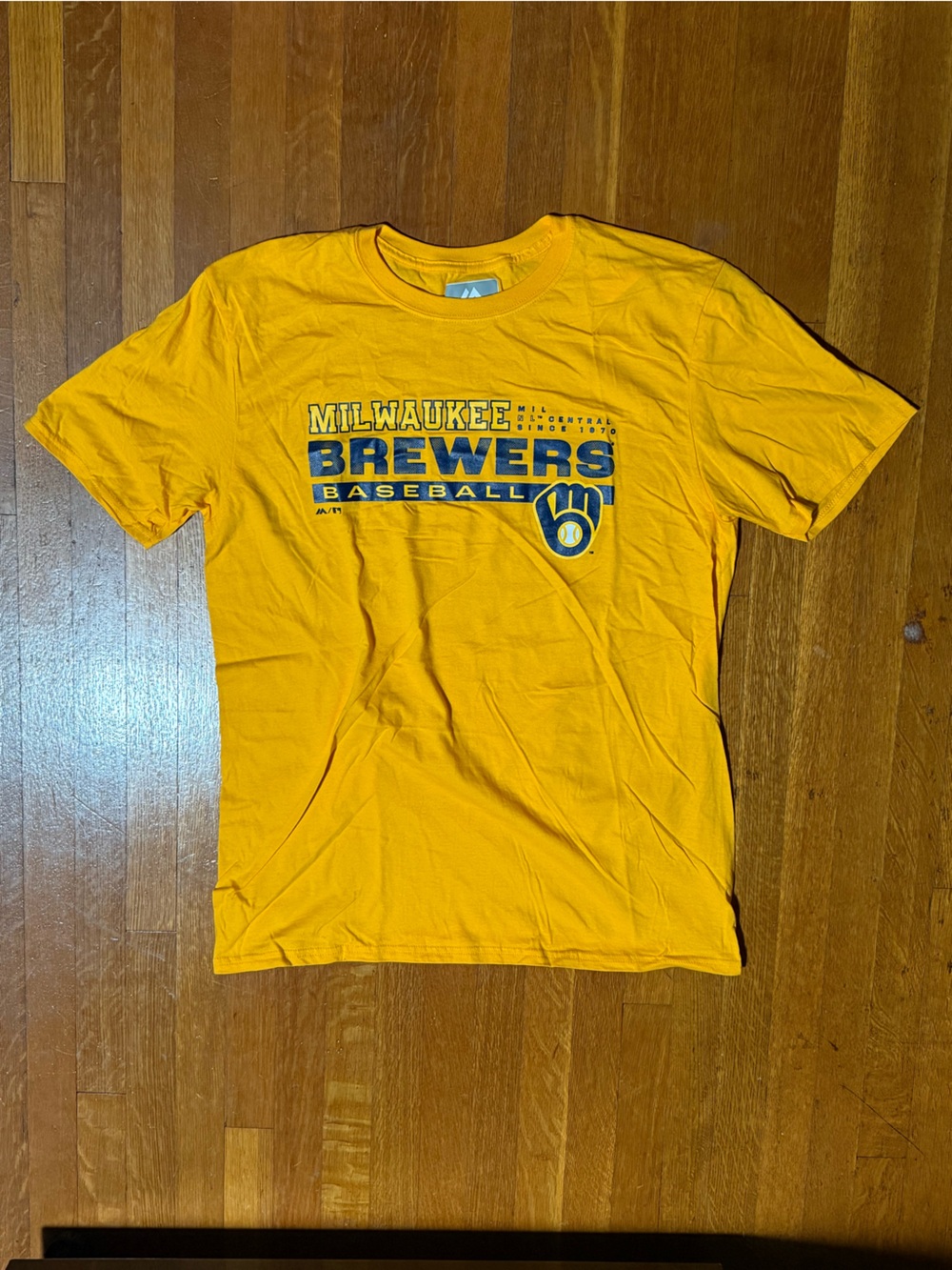 Majestic Milwaukee Brewers Yellow Graphic Tee Size Large Brand New